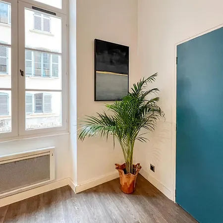 Appartement Elegant T3 Avec Vue Sur Le Port De *